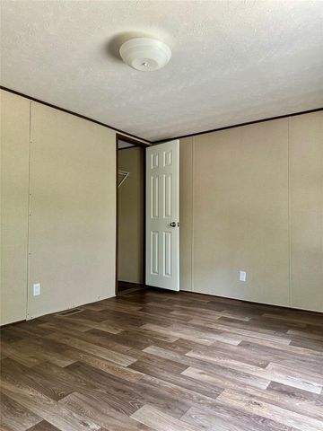104 Shoshoni DR, Smithville, TX 78957