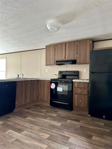 104 Shoshoni DR, Smithville, TX 78957