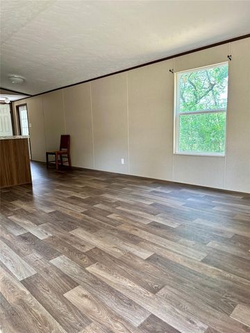 104 Shoshoni DR, Smithville, TX 78957