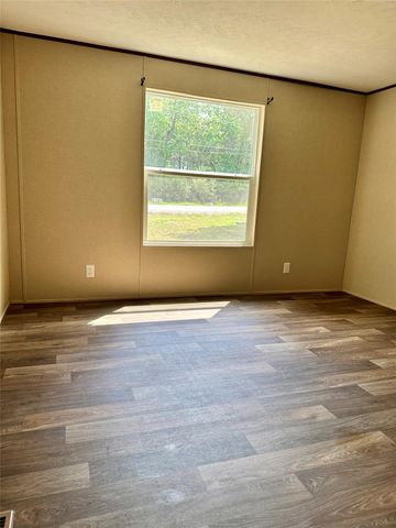 104 Shoshoni DR, Smithville, TX 78957