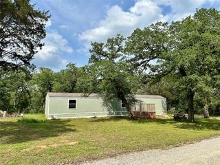 104 Shoshoni DR, Smithville, TX 78957