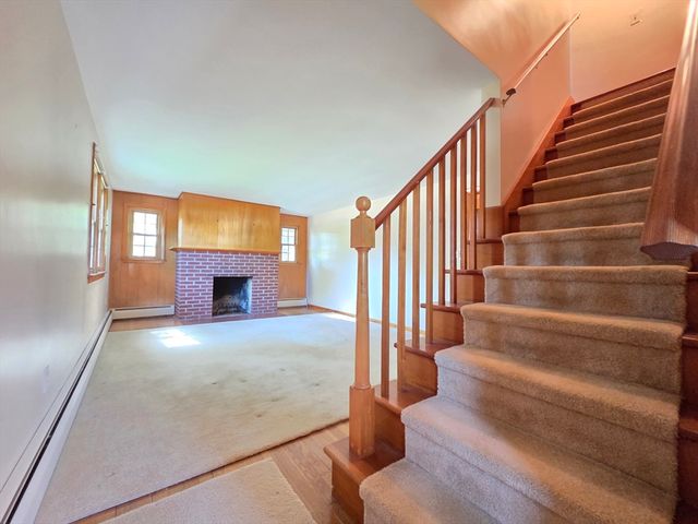 44 Lake Pkwy, Webster, MA 01570