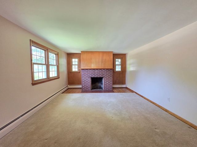 44 Lake Pkwy, Webster, MA 01570