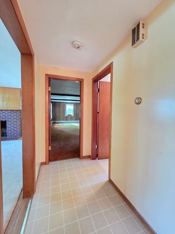 44 Lake Pkwy, Webster, MA 01570