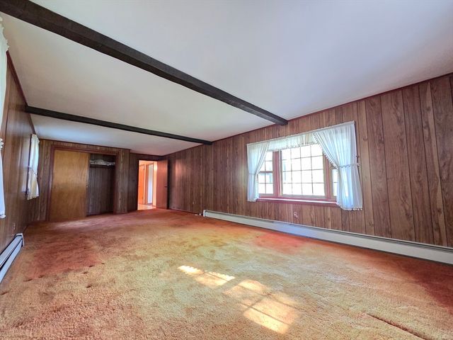 44 Lake Pkwy, Webster, MA 01570