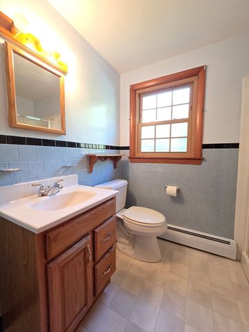44 Lake Pkwy, Webster, MA 01570