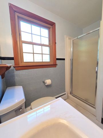 44 Lake Pkwy, Webster, MA 01570