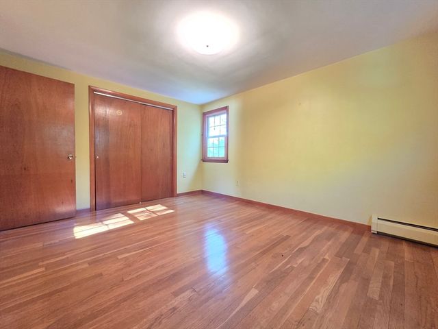 44 Lake Pkwy, Webster, MA 01570