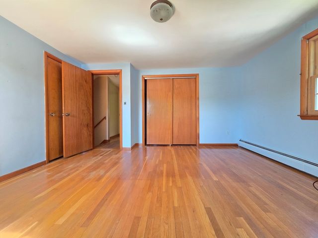 44 Lake Pkwy, Webster, MA 01570
