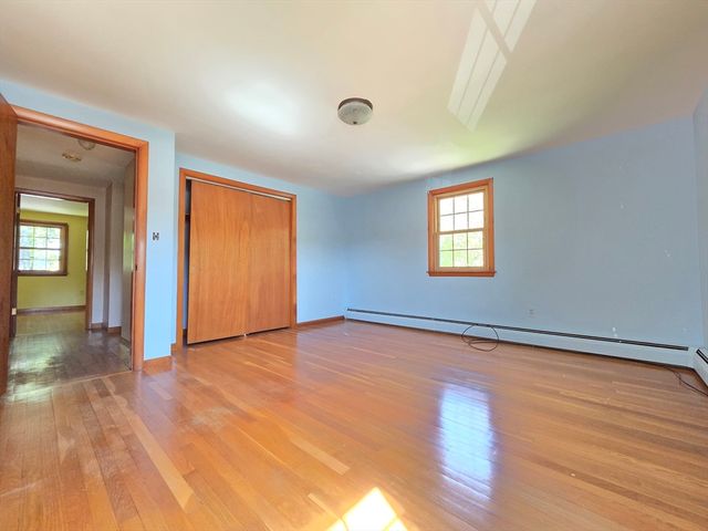 44 Lake Pkwy, Webster, MA 01570