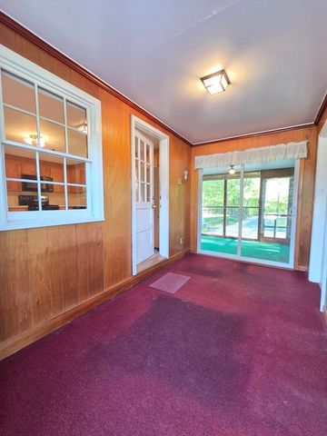 44 Lake Pkwy, Webster, MA 01570