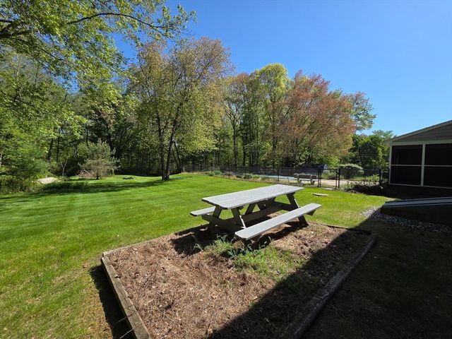 44 Lake Pkwy, Webster, MA 01570