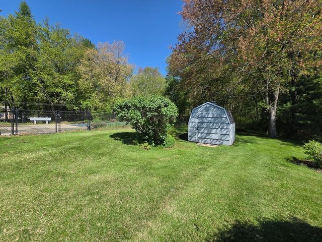 44 Lake Pkwy, Webster, MA 01570
