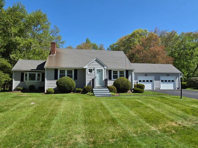 44 Lake Pkwy, Webster, MA 01570