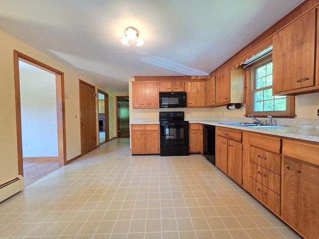 44 Lake Pkwy, Webster, MA 01570