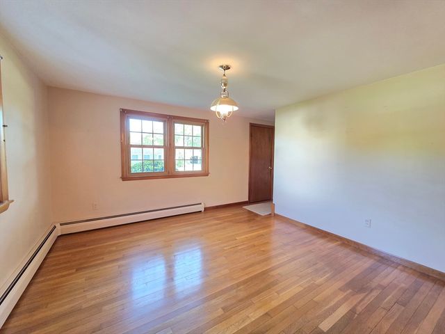 44 Lake Pkwy, Webster, MA 01570