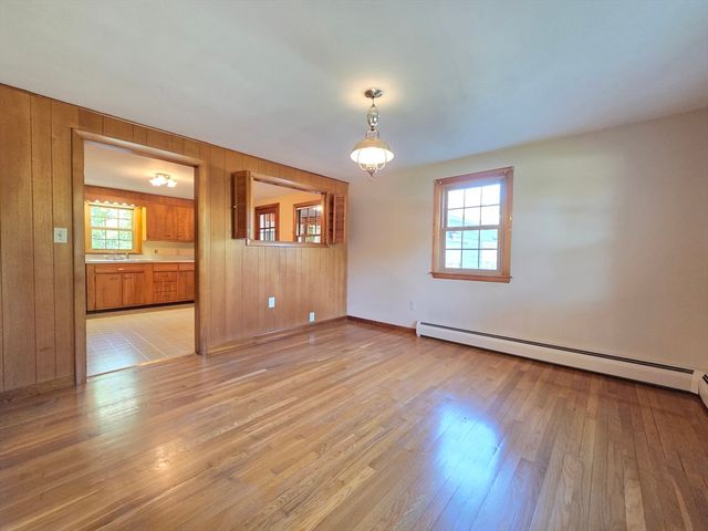 44 Lake Pkwy, Webster, MA 01570