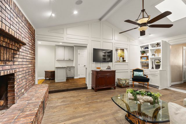 1946 Oakbluff Drive, Carrollton, TX 75007