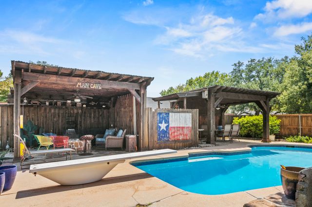 1946 Oakbluff Drive, Carrollton, TX 75007