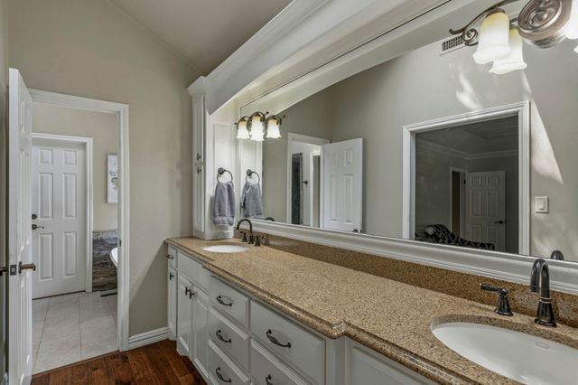 1946 Oakbluff Drive, Carrollton, TX 75007