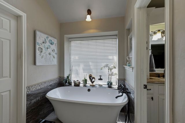1946 Oakbluff Drive, Carrollton, TX 75007