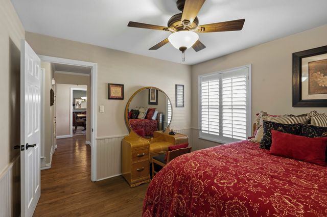 1946 Oakbluff Drive, Carrollton, TX 75007