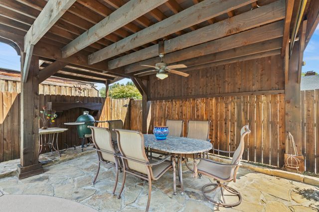 1946 Oakbluff Drive, Carrollton, TX 75007