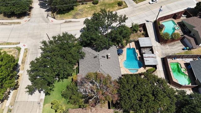 1946 Oakbluff Drive, Carrollton, TX 75007