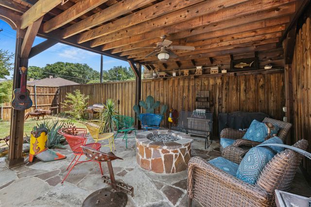 1946 Oakbluff Drive, Carrollton, TX 75007