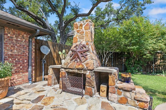 1946 Oakbluff Drive, Carrollton, TX 75007