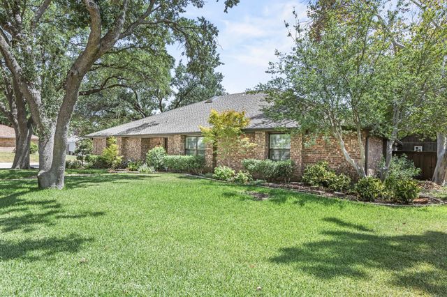 1946 Oakbluff Drive, Carrollton, TX 75007