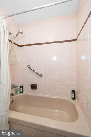 55 WOODHILL CT, Newark, DE 19711