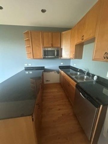 2741 W Congress Parkway 3E, Chicago, IL 60612