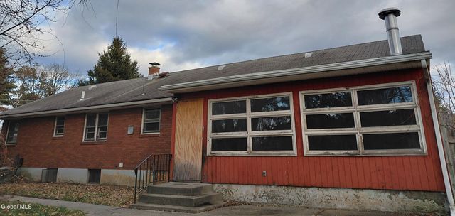 1 Crestwood Avenue, Troy, NY 12180