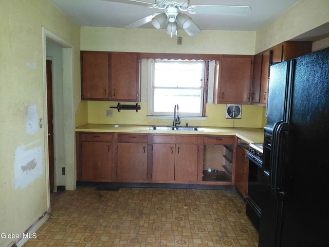 1 Crestwood Avenue, Troy, NY 12180