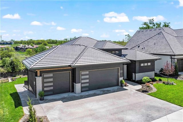 2809 W 175th Place, Overland Park, KS 66085