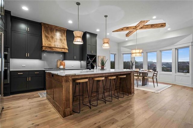 2809 W 175th Place, Overland Park, KS 66085