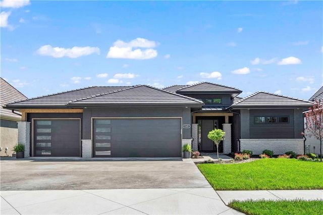 2809 W 175th Place, Overland Park, KS 66085