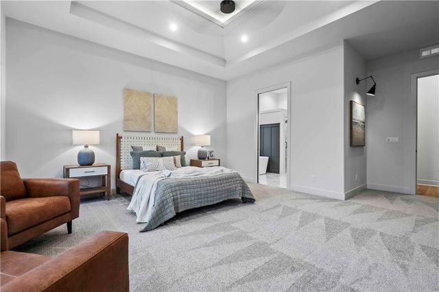 2809 W 175th Place, Overland Park, KS 66085