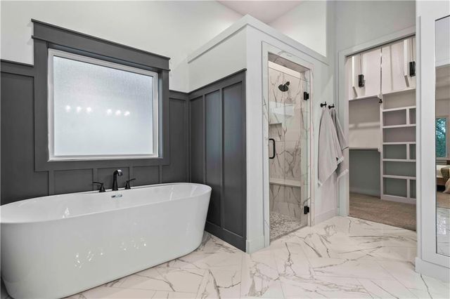 2809 W 175th Place, Overland Park, KS 66085