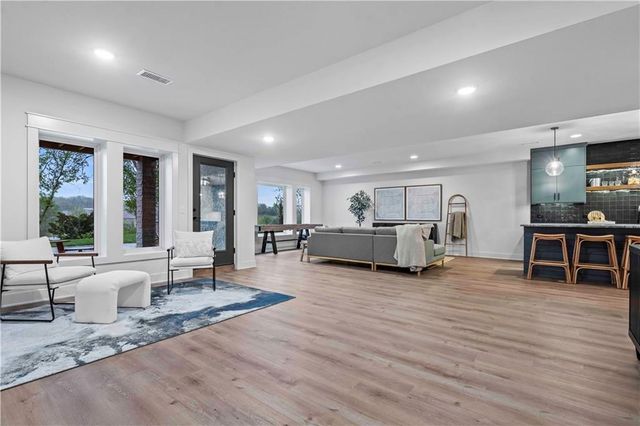 2809 W 175th Place, Overland Park, KS 66085