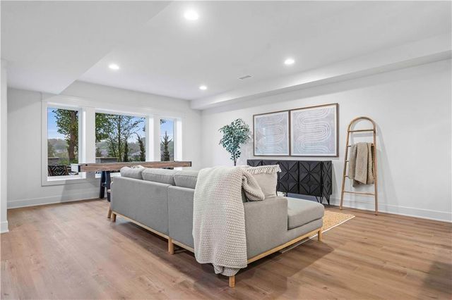 2809 W 175th Place, Overland Park, KS 66085