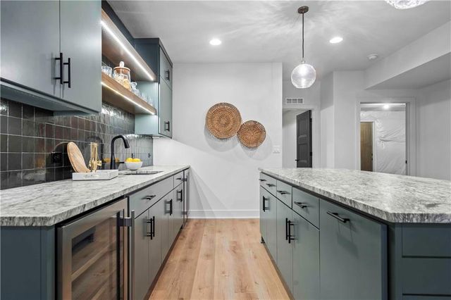 2809 W 175th Place, Overland Park, KS 66085