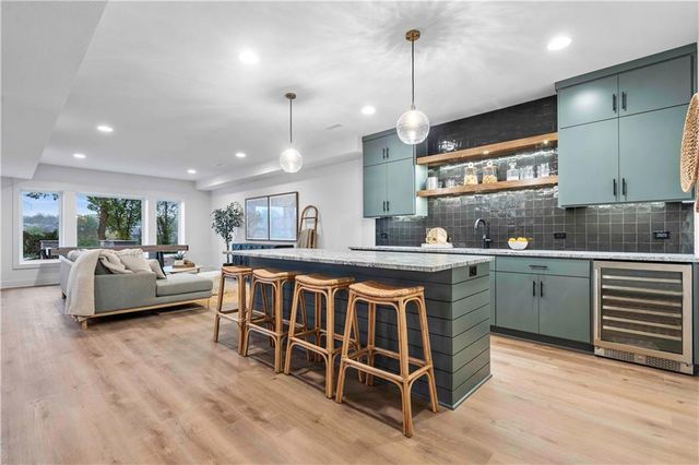 2809 W 175th Place, Overland Park, KS 66085