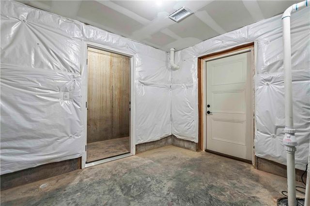 2809 W 175th Place, Overland Park, KS 66085