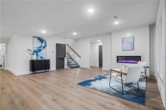 2809 W 175th Place, Overland Park, KS 66085