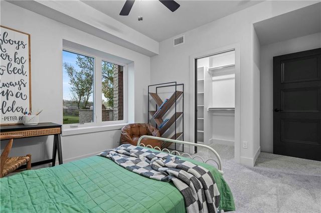 2809 W 175th Place, Overland Park, KS 66085