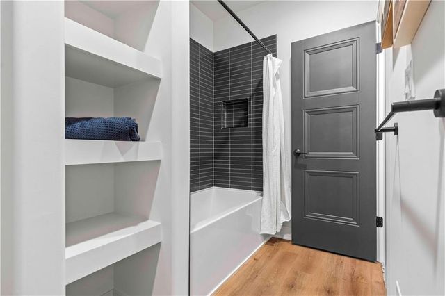 2809 W 175th Place, Overland Park, KS 66085