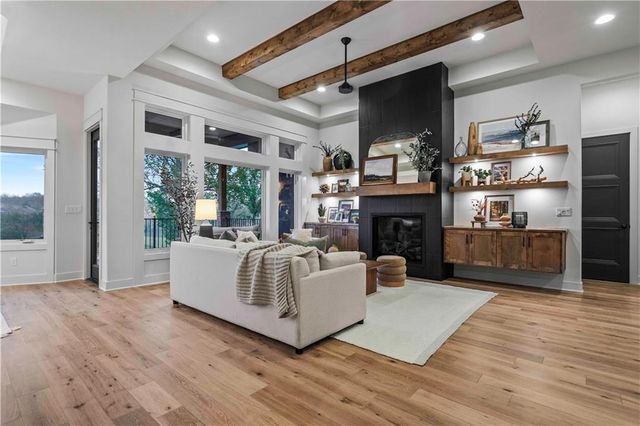 2809 W 175th Place, Overland Park, KS 66085