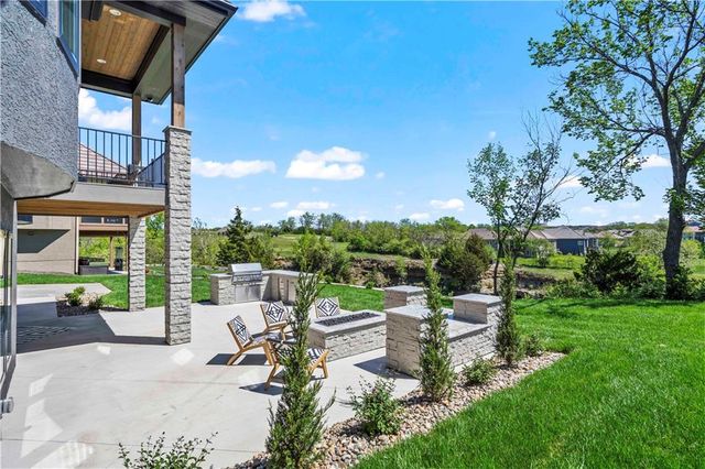 2809 W 175th Place, Overland Park, KS 66085
